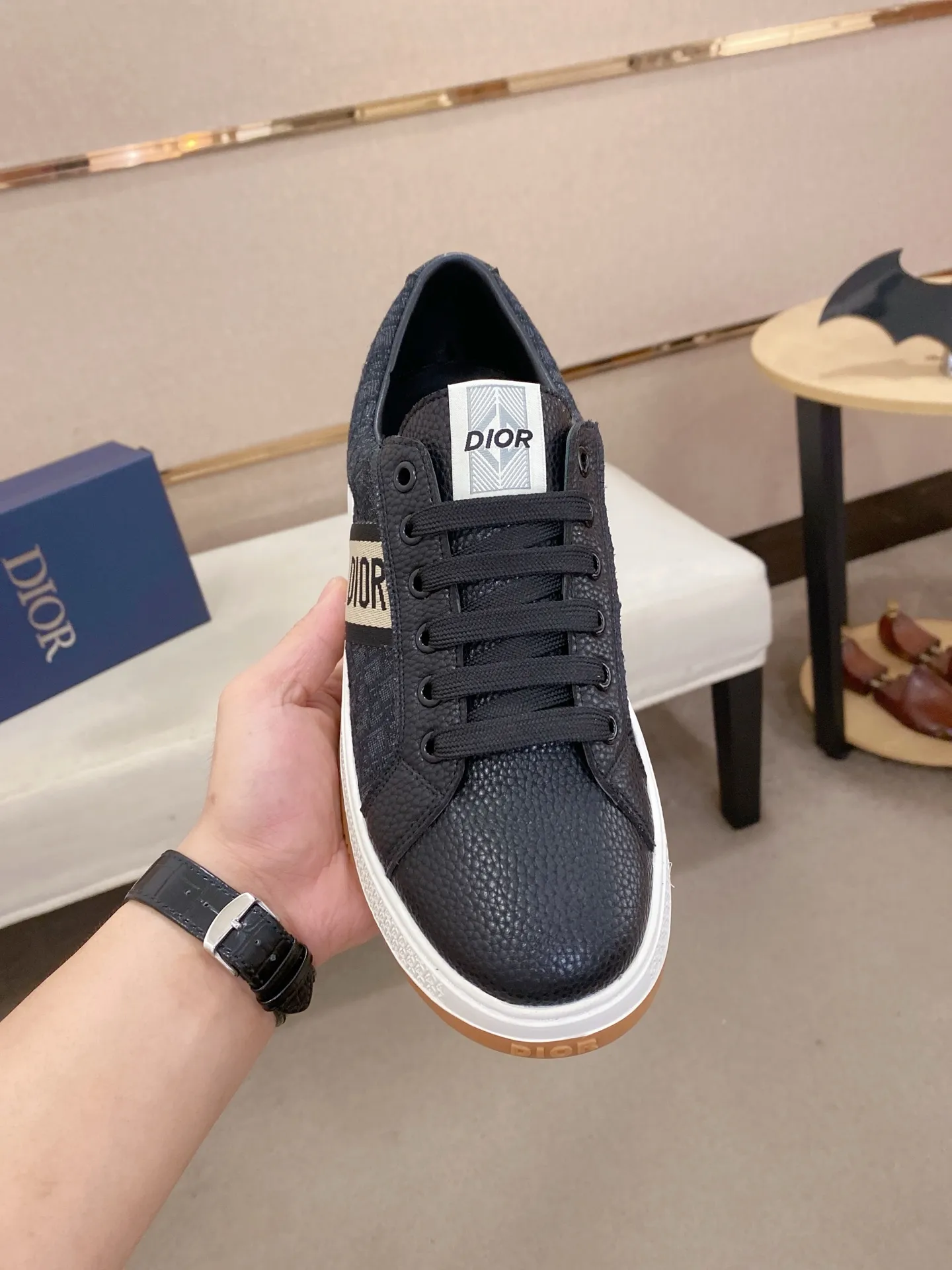 Men's men's shoes 💰 400💰🇮🇹🇮🇹Dior D new model is on sale at the same time, upper 🇮🇹Imported stretch fabric from Italy Fully imported sheepskin lining💪💪, completely 1⃣️ to 1⃣️🇮🇹💪💪, ⚠Sole: Original sole provided by the original factory, exclusive movable molded sole super comfortable, ⚠Original factory follow-up, 🔍🔍high quality, you can come in and out at will, welcome to compare⚠. Code number: 38-44 (45 is custom-made and cannot be returned or exchanged)